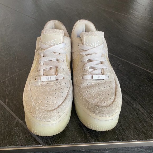 Air Force 1 Sage Low LX - Picture 8 of 11